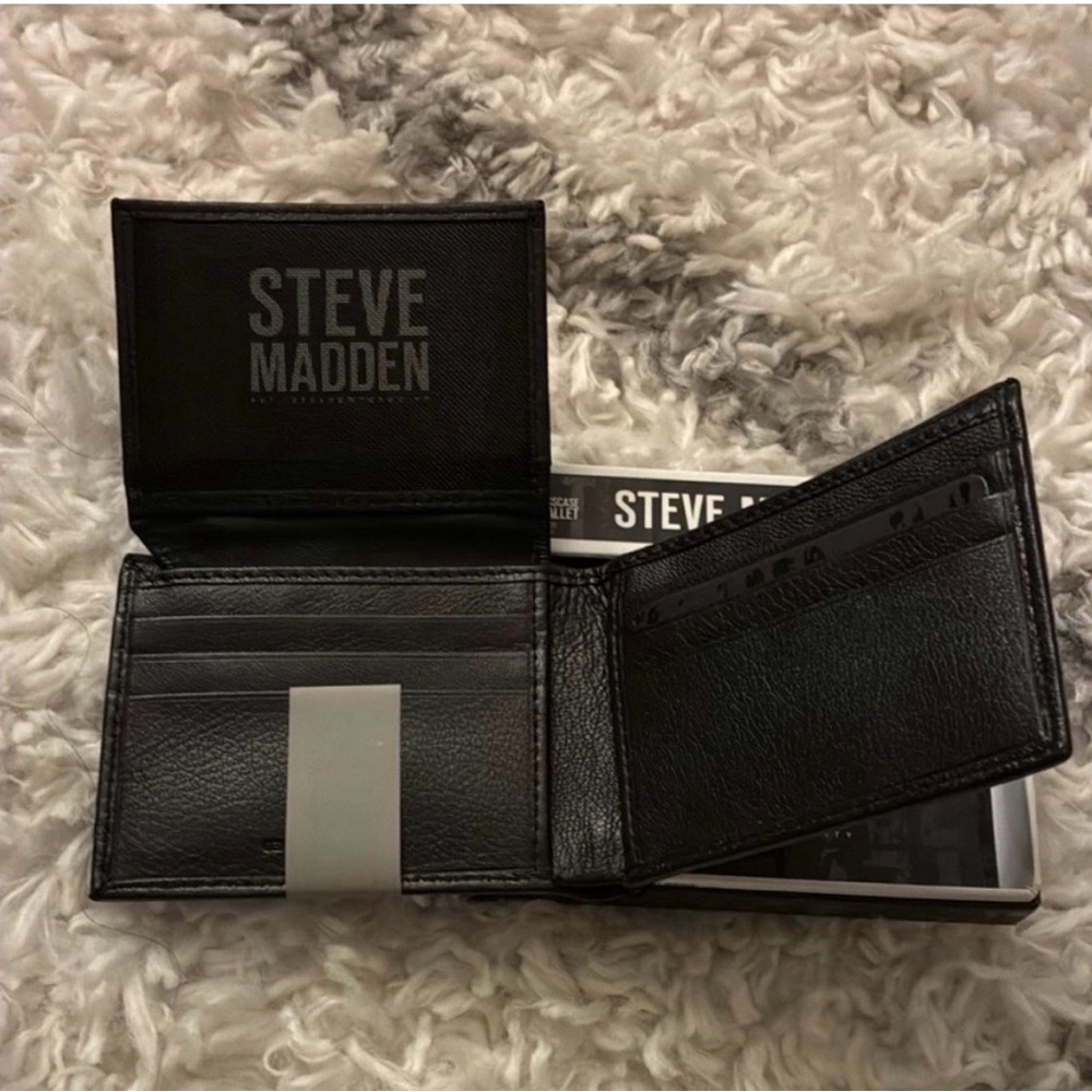 Steve Madden Black Genuine Leather Card Holder - Picture 4 of 6